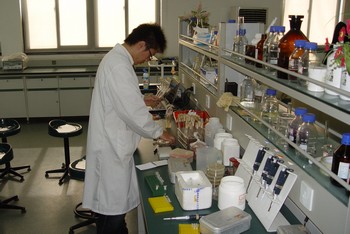 参观扬州中天华康亲子鉴定中心实验室 10