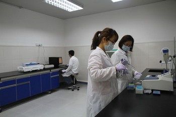 参观扬州中天华康亲子鉴定中心实验室 29